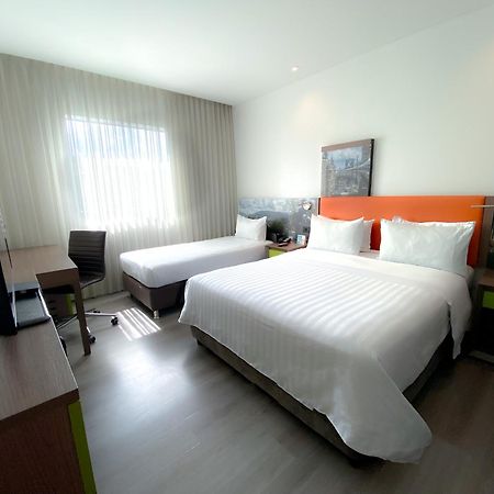 Hampton By Hilton Medellin Hotel Buitenkant foto
