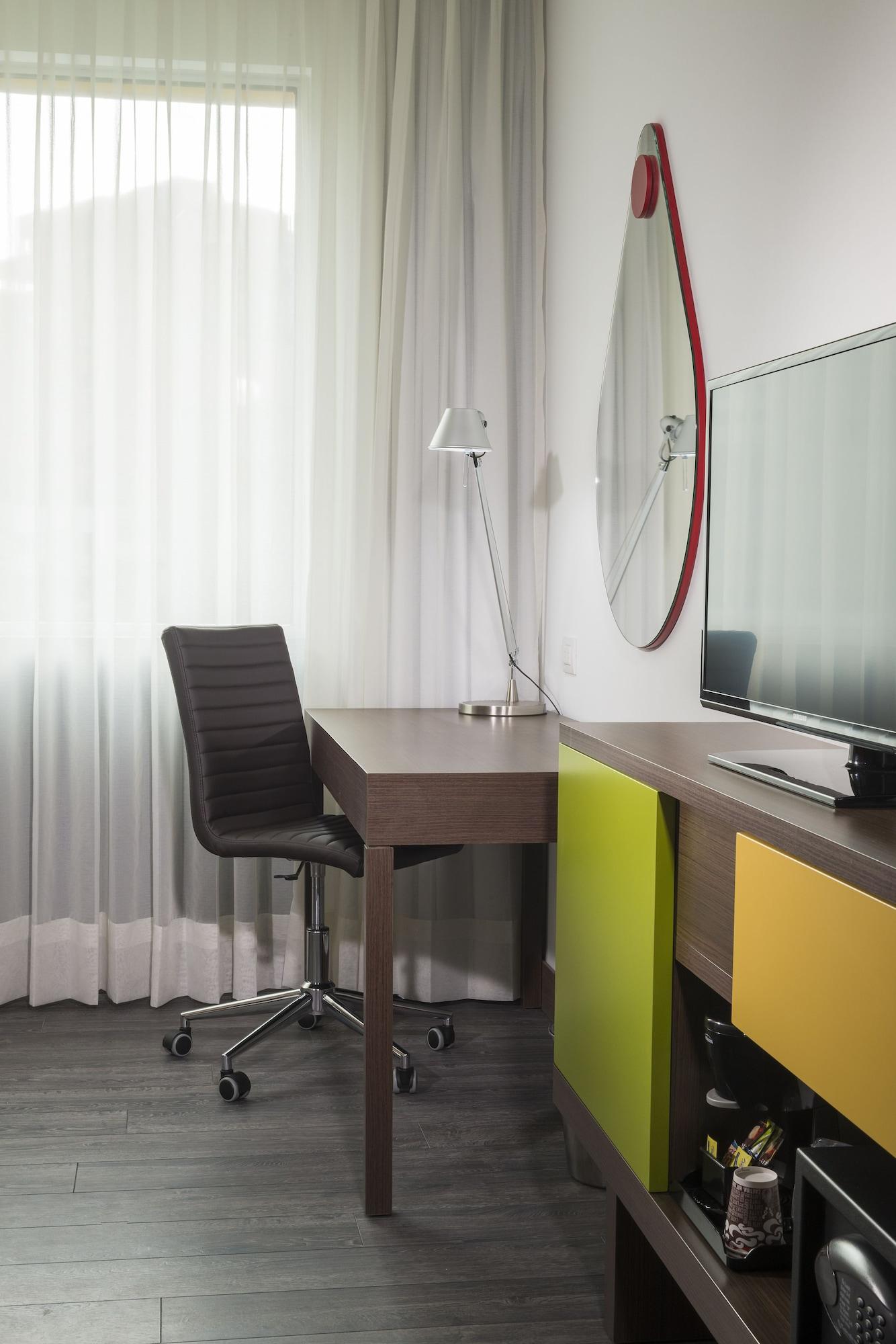 Hampton By Hilton Medellin Hotel Buitenkant foto