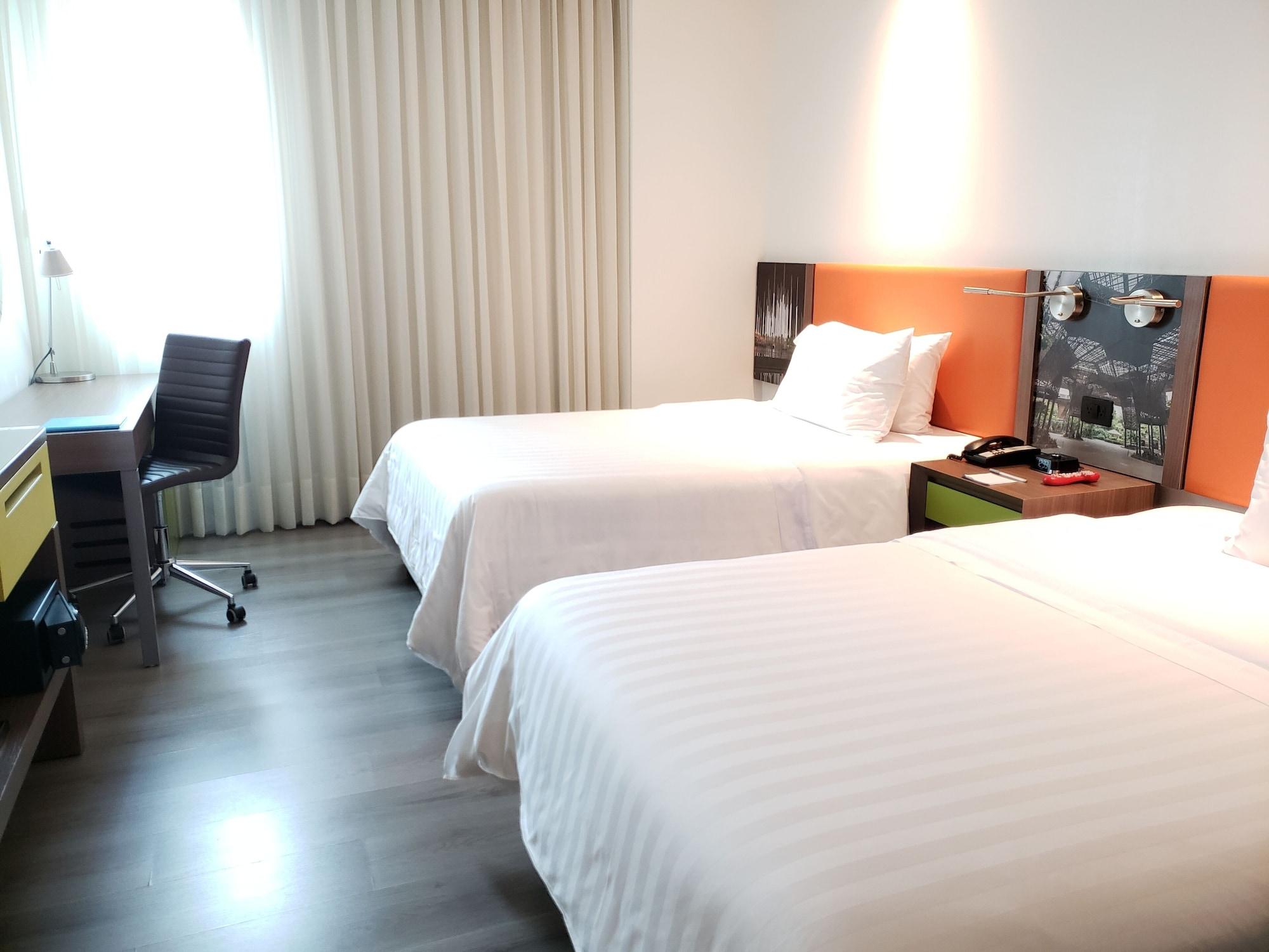 Hampton By Hilton Medellin Hotel Buitenkant foto