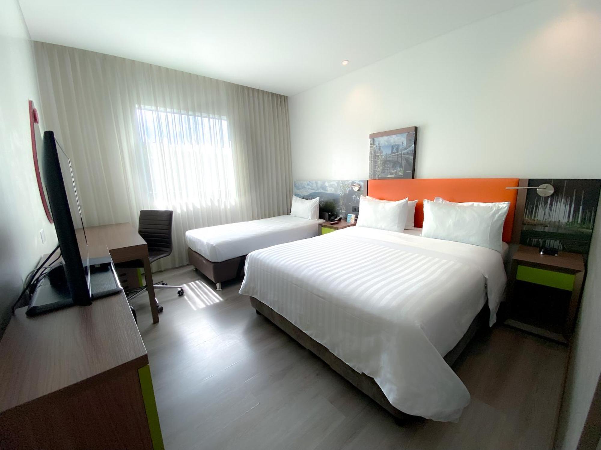 Hampton By Hilton Medellin Hotel Buitenkant foto
