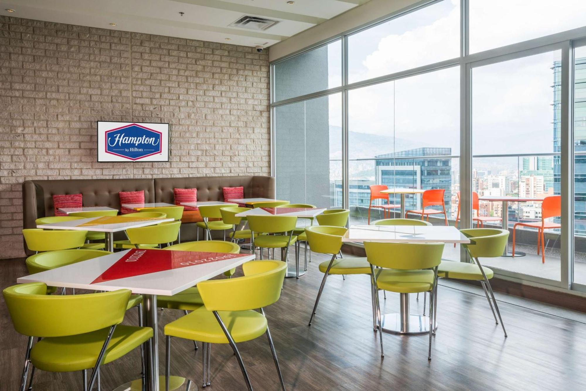 Hampton By Hilton Medellin Hotel Buitenkant foto