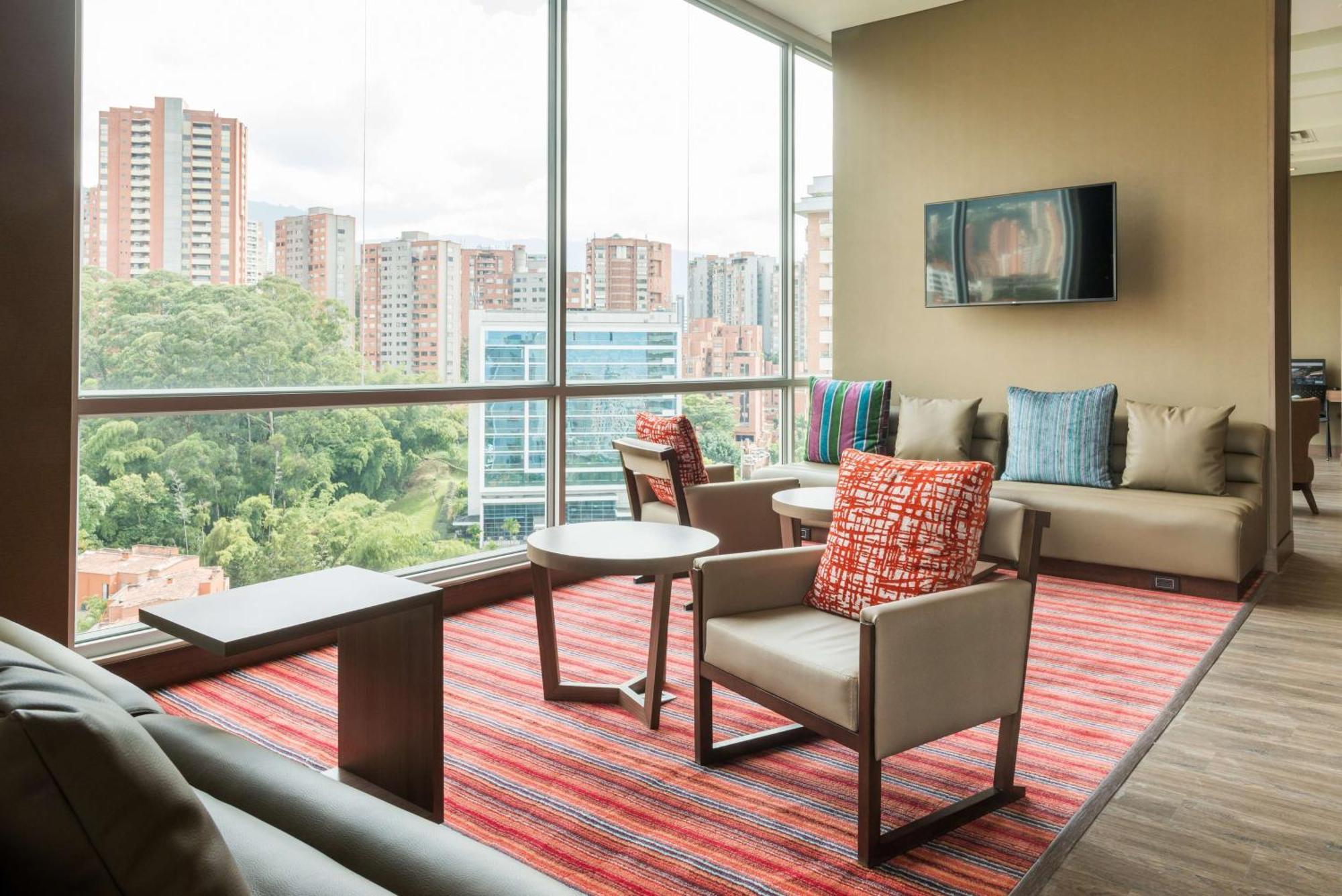 Hampton By Hilton Medellin Hotel Buitenkant foto