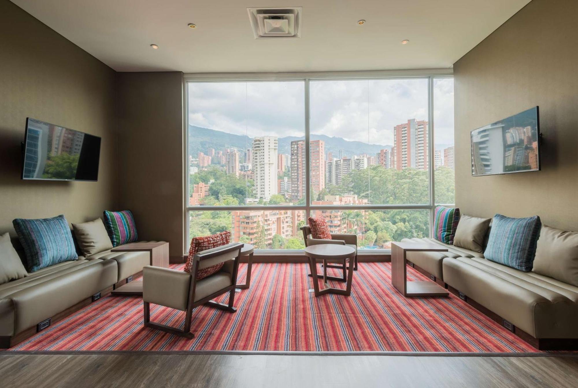 Hampton By Hilton Medellin Hotel Buitenkant foto