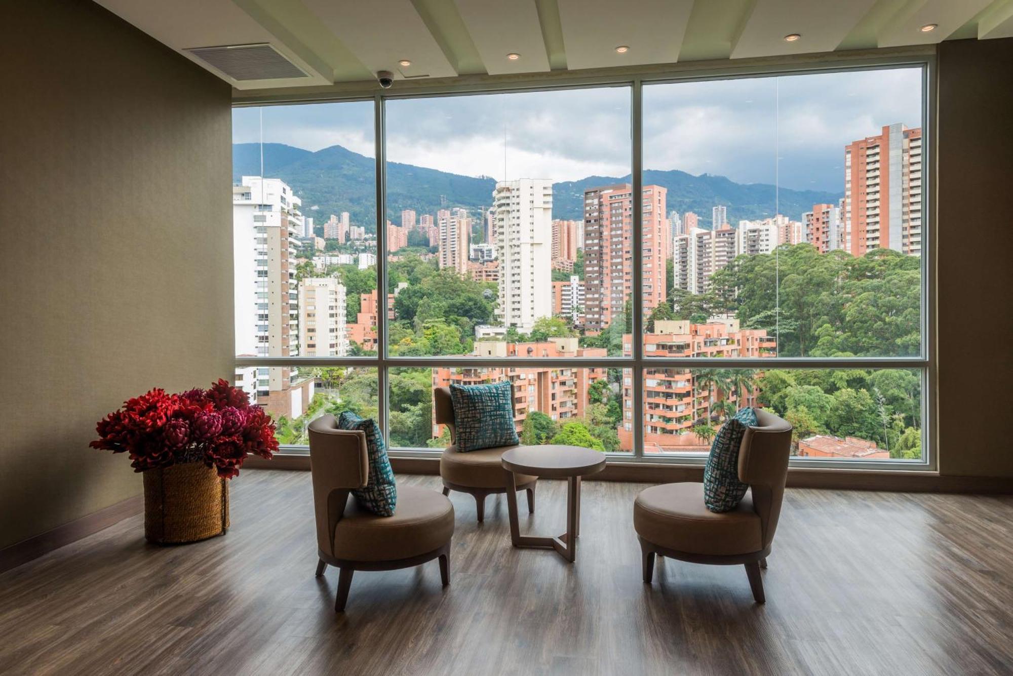 Hampton By Hilton Medellin Hotel Buitenkant foto