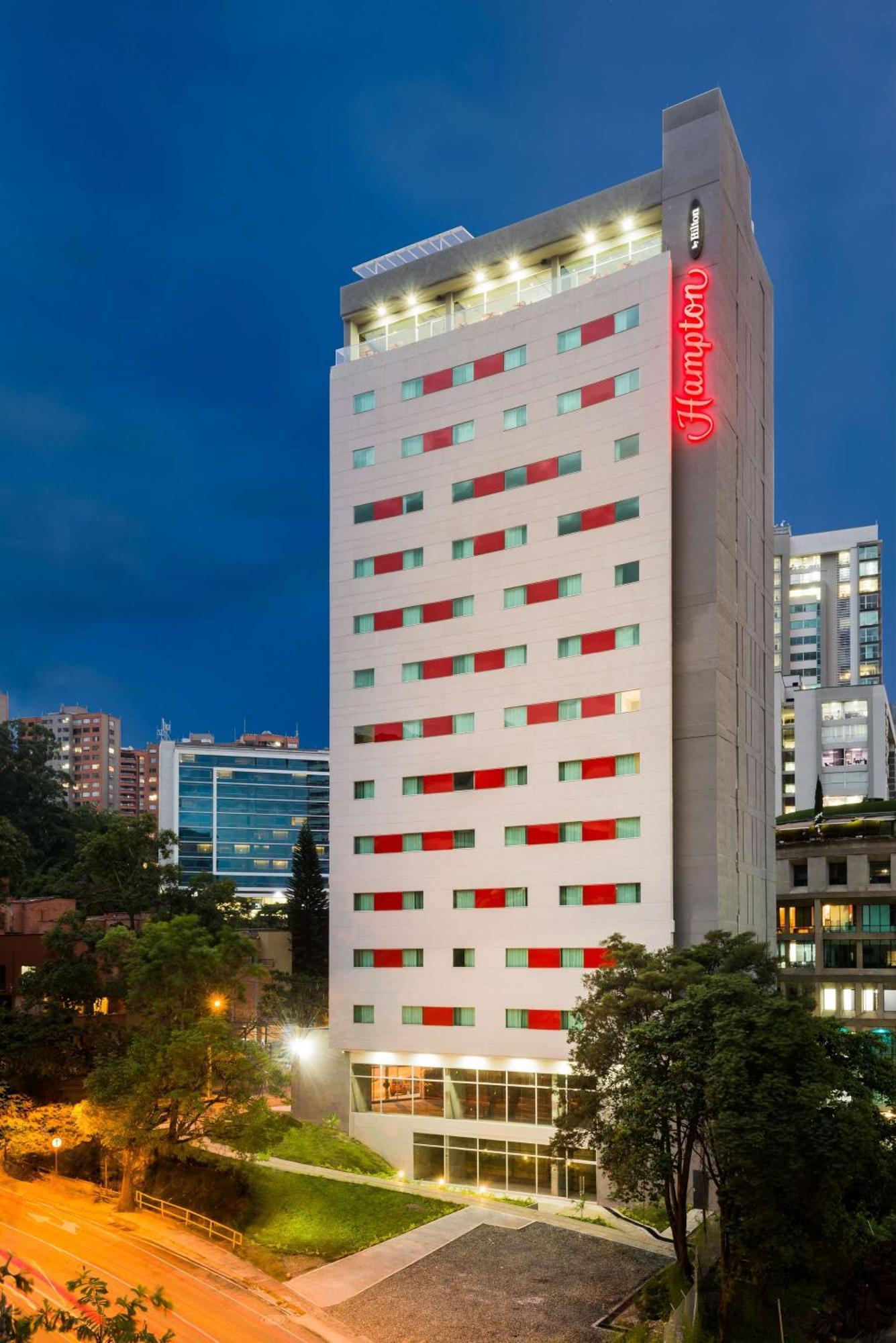 Hampton By Hilton Medellin Hotel Buitenkant foto