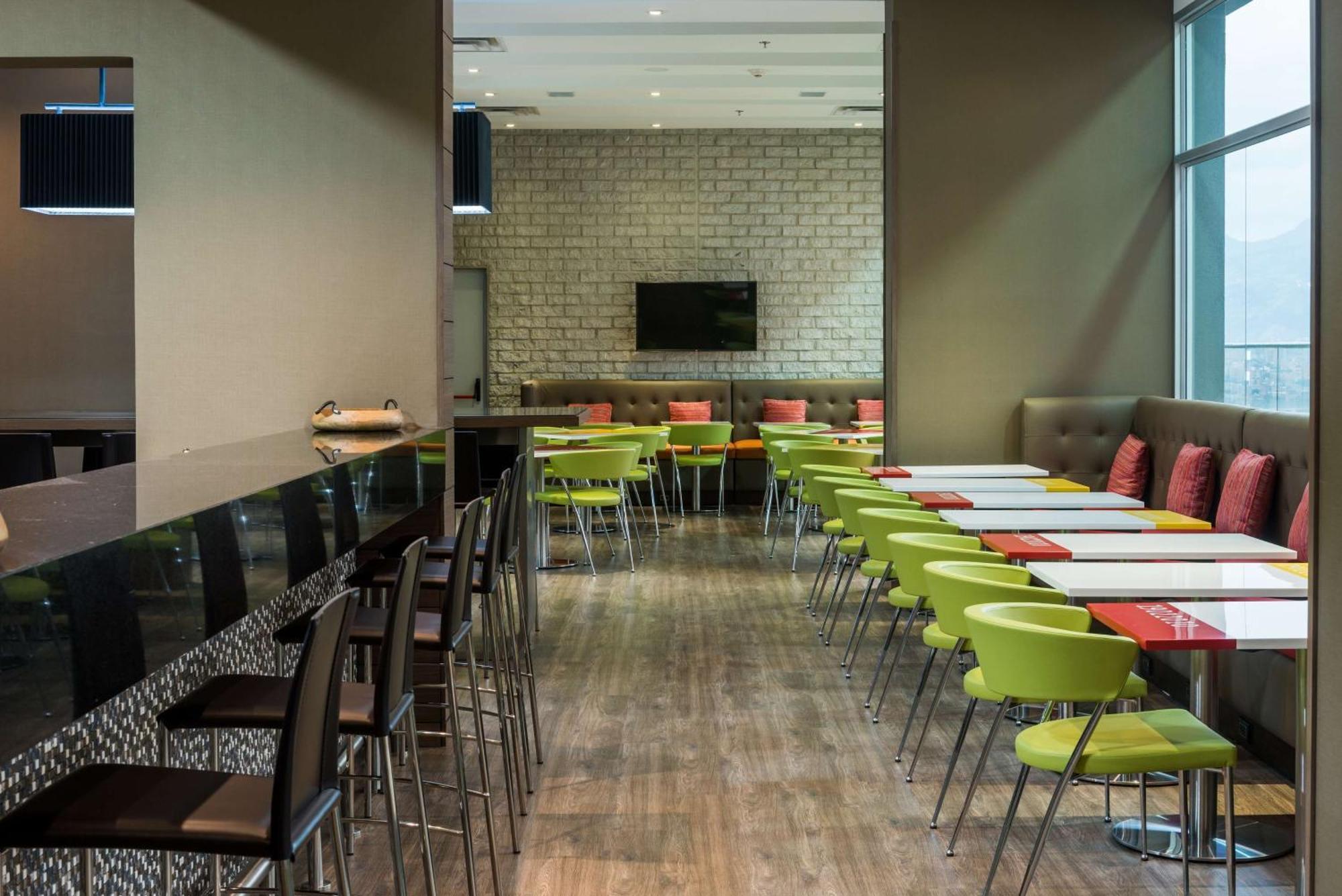 Hampton By Hilton Medellin Hotel Buitenkant foto
