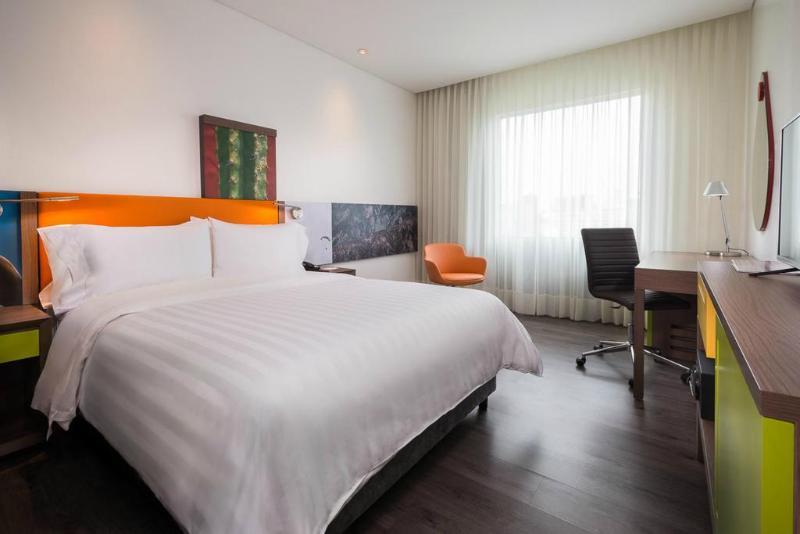 Hampton By Hilton Medellin Hotel Buitenkant foto