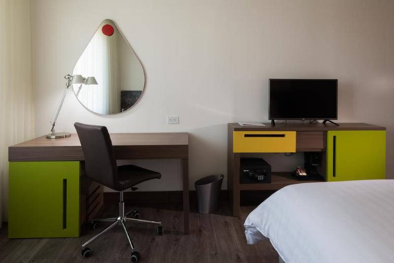 Hampton By Hilton Medellin Hotel Buitenkant foto